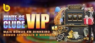 Sân vận động bóng đá về đêm với ánh đèn rực rỡ tại Việt Nam
